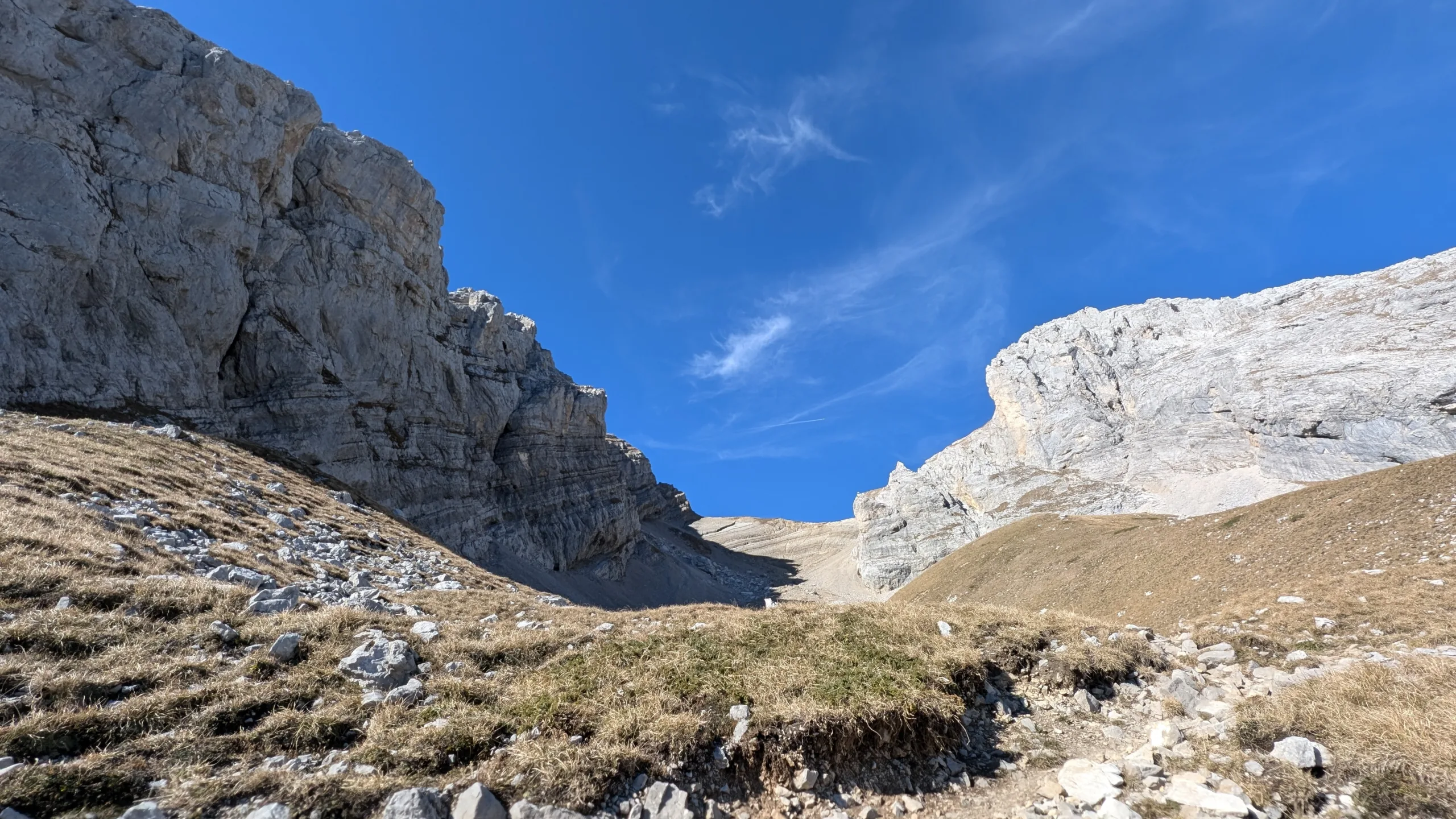 paysage montagneux sur le sentier retour de la via ferrata du jallouvre