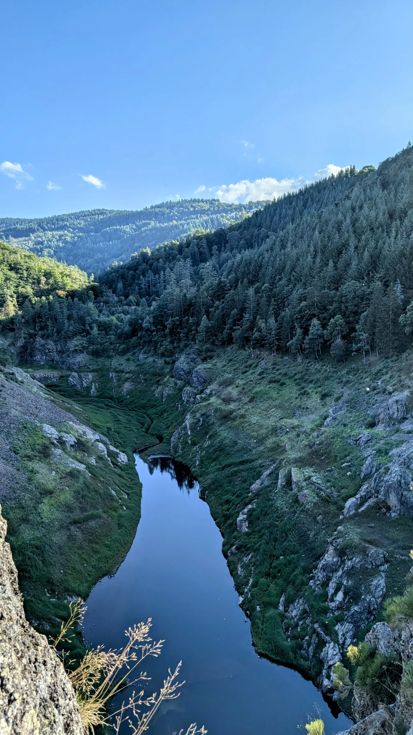 derrière le barrage du gouffre d'enfer