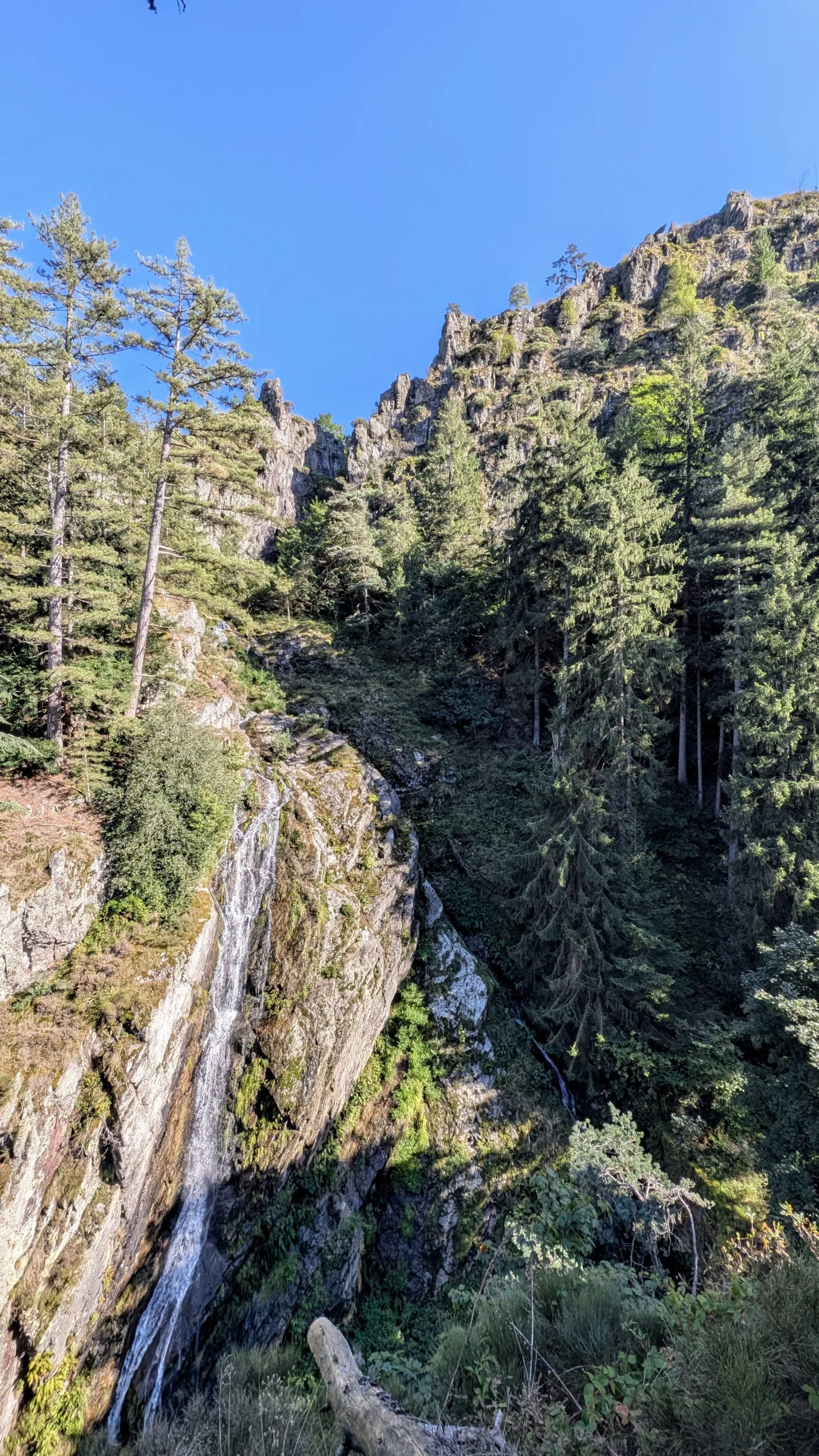petites cascades en face de la via ferrata de planfoy