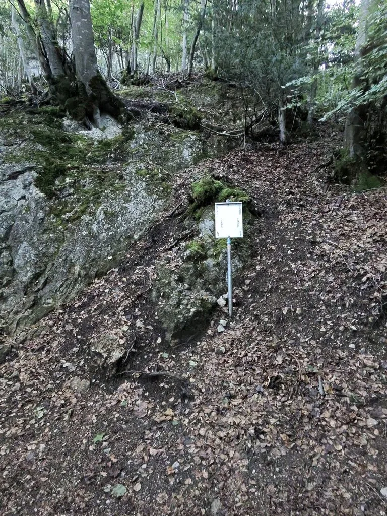 panneau effacé au départ de la via ferrata jacques revaclier