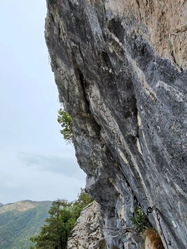 Surplomb de l'ermite via ferrata la roche à l'agathe à thônes