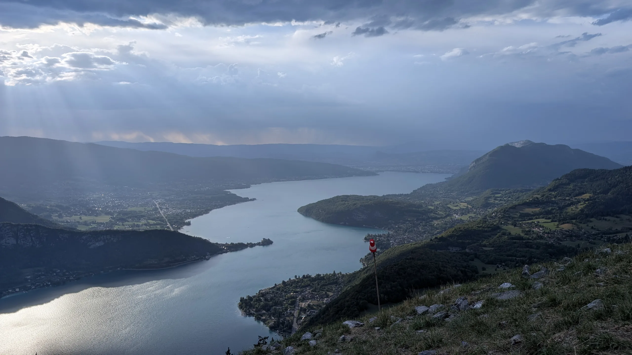 Lac d'annecy depuis le col de Forclaz